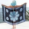 Korting 😉 Merkloos Pareo Flower Black Blue Turquoise - 160x110cm - Pareo Beach - Zomer Pareo - Dames - Sarong - Omslagdoek - Wikkeljurk - Strand - Stranddoek 🧨 -lingerie-dames-badmode Verkoop 550x442